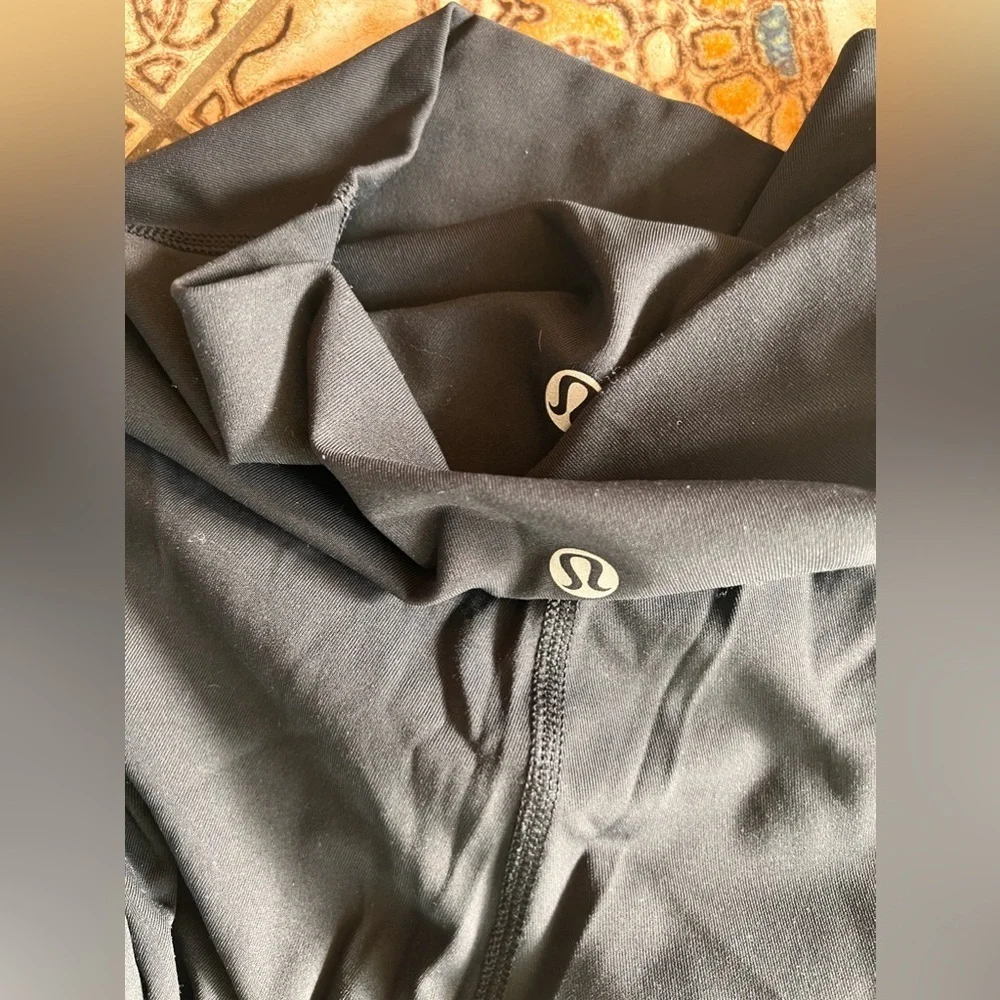 Lululemon crop leggings double logo size 4